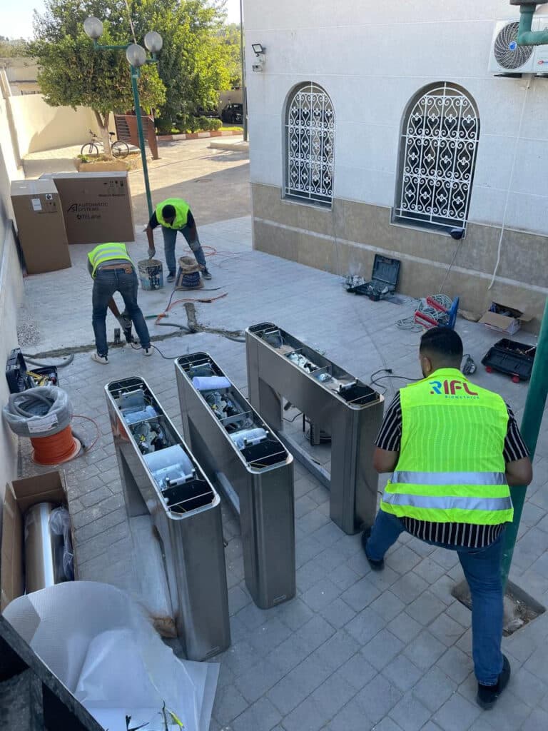 Installation de portillons adaptés aux personnes à mobilité réduite